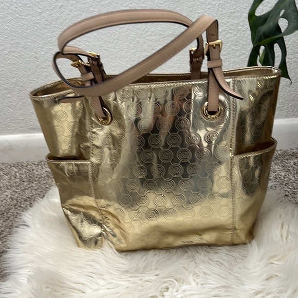 MICHAEL Michael Kors Metallic Gold Mirror Signature PVC and Leather East-West T - Picture 2 of 16